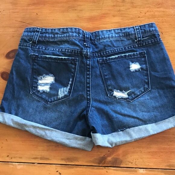 ❤️Klique B Distressed Jean Shorts - Picture 2 of 4